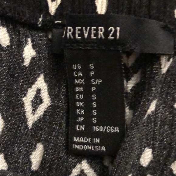 ✨FREE WITH BUNDLE OF 3+✨Forever21 Tribal Romper - Picture 3 of 3